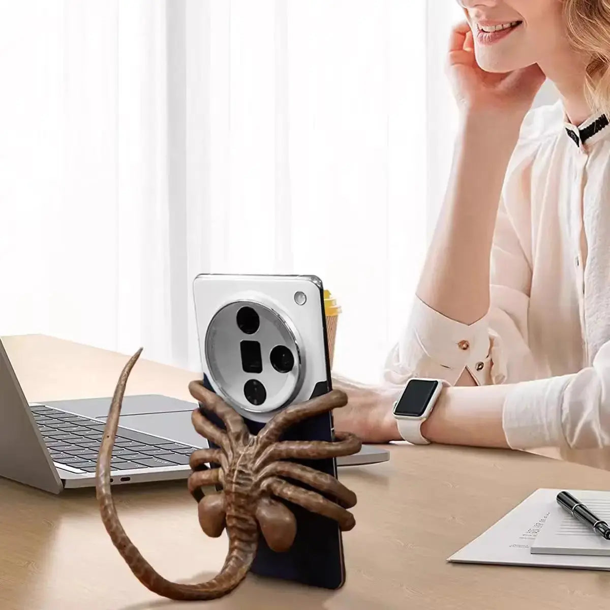 Alien Phone Holder, Creative Decorative Phone Holder Ornament Science Fiction Thriller Movie Facehugger Phone Holder Halloween upscaleclicks