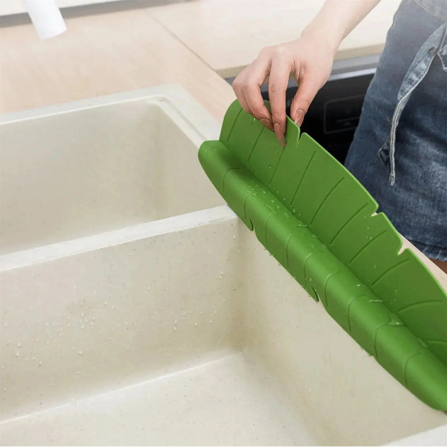 Kitchen Sink Water Guards Soft Banana Leaf Shape Water Sink Flap Block With Suckers Oil-Proof Proof Sink Access upscaleclicks