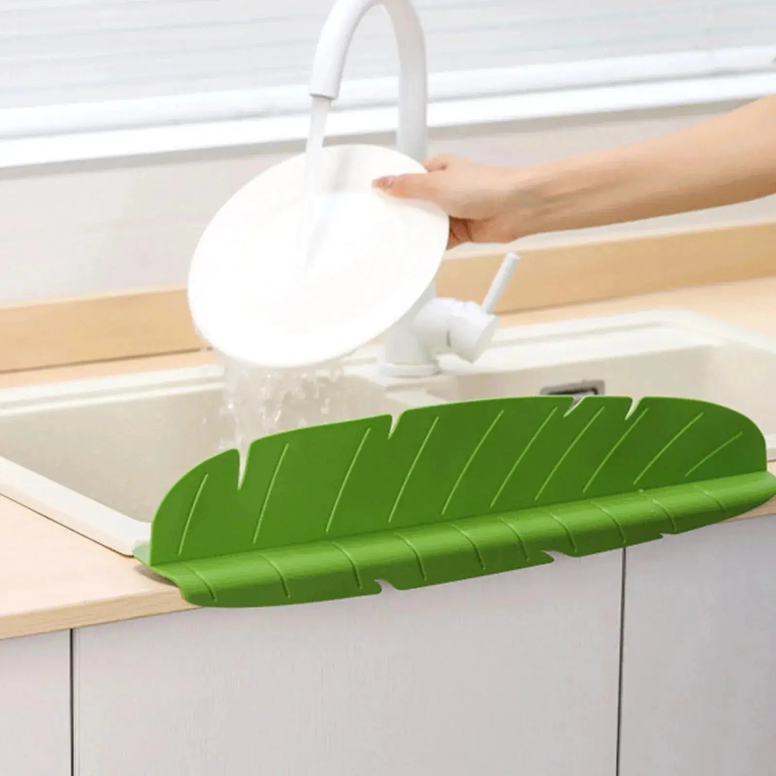 Kitchen Sink Water Guards Soft Banana Leaf Shape Water Sink Flap Block With Suckers Oil-Proof Proof Sink Access upscaleclicks