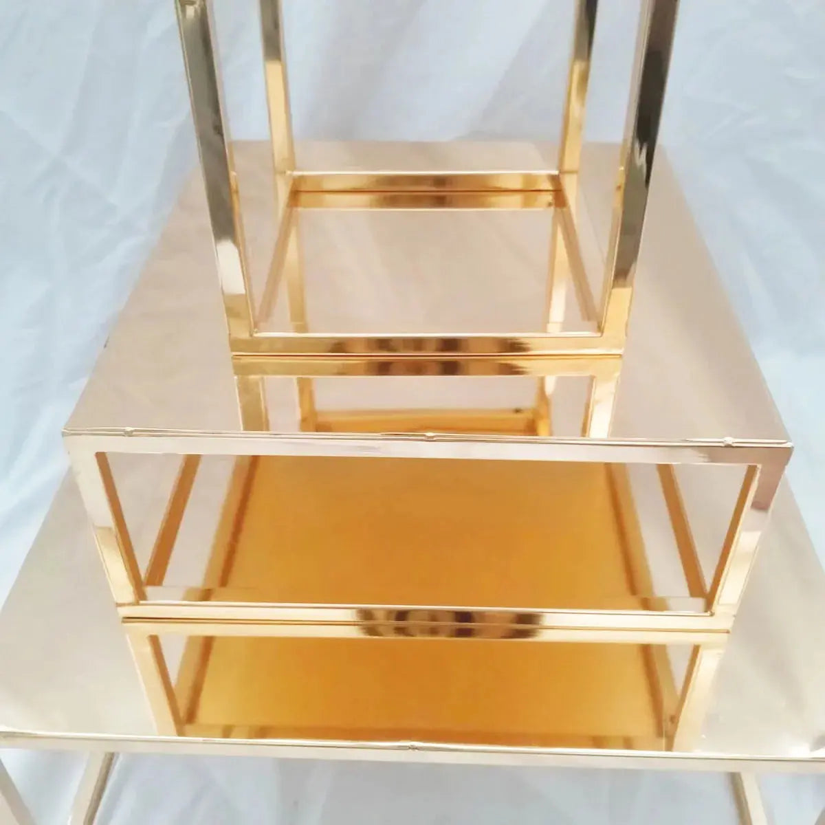 Metal Round and Square Floating Cake Stand Gold Cake Separator Wedding Cake Tier Birthday Party Cupcake Display Stand Decor upscaleclicks