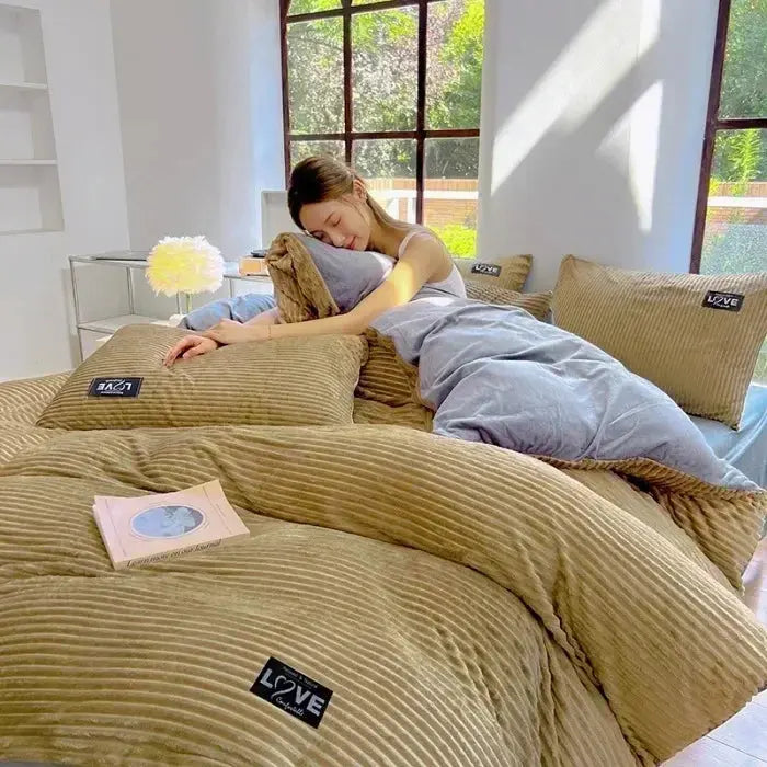 Ultra-Soft Velvet Duvet Cover Warm Thick Bed Quilt Cover Double Bed Luxury Bedding Solid Color Velvet Duvet Cover 겨울용 따뜻한 이불 커버 upscaleclicks